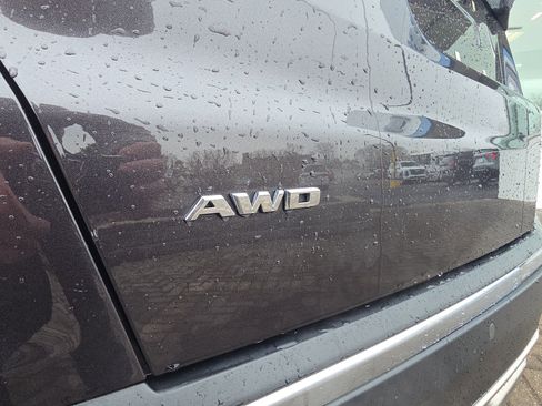 Used 2018 Cadillac XT5 Platinum w/ Driver Assist Package image 13