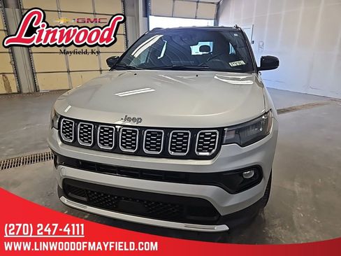 Used 2025 Jeep Compass Limited AWD/4WD image 3