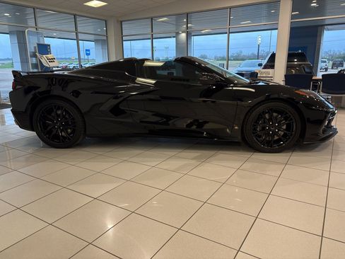 Used 2024 Chevrolet Corvette Stingray Convertible w/ Z51 Performance Package image 7