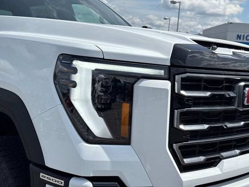 New 2026 GMC Sierra 2500 AT4 w/ AT4 Premium Plus Package AWD/4WD image 10