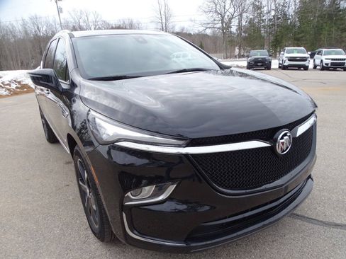 Used 2022 Buick Enclave AWD Essence w/ Sport Touring Edition image 3