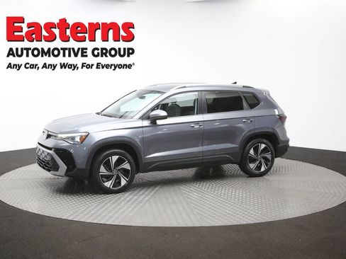 Used 2025 Volkswagen Taos SE AWD/4WD image 56
