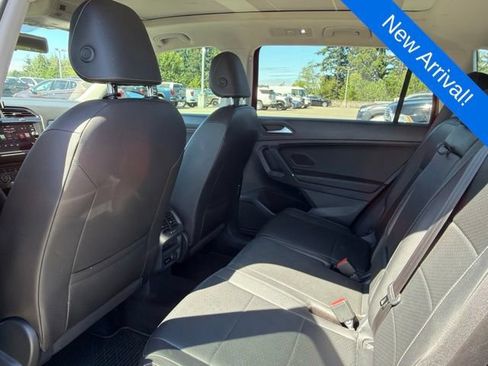 Used 2020 Volkswagen Tiguan SE w/ Panoramic Sunroof Package AWD/4WD image 12