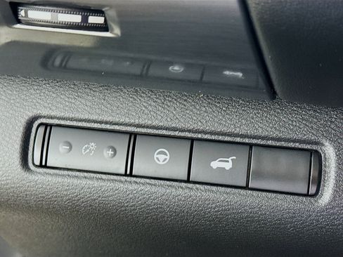 Used 2024 Nissan Pathfinder SL w/ Black Appearance Package AWD/4WD image 13