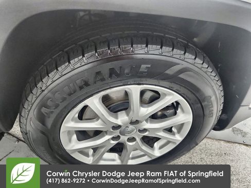 Certified 2016 Jeep Cherokee Latitude image 33