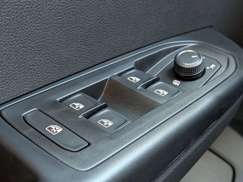 New 2026 Volkswagen Taos SE FWD image 26
