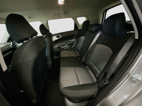 Used 2025 Kia Soul LX w/ LX Technology Package FWD image 28