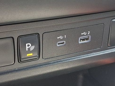 Used 2022 Nissan Frontier PRO-4X w/ Technology Package AWD/4WD image 18
