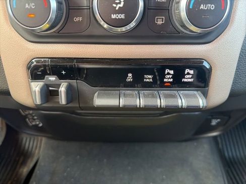 Used 2021 RAM 1500 Laramie w/ Off Road Group AWD/4WD image 39