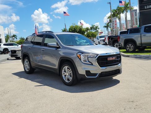 Used 2024 GMC Terrain SLE w/ Driver Convenience Package FWD image 3