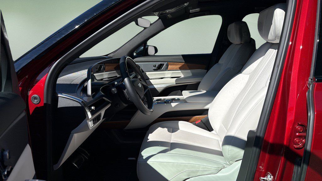 Certified 2026 Cadillac Vistiq Sport w/ LPO, Floor Liner Package AWD/4WD image 20