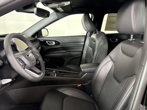 New 2026 Jeep Compass Latitude AWD/4WD image 18