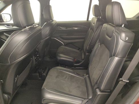 Used 2022 Jeep Grand Cherokee L Laredo image 18