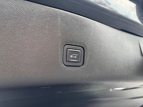Used 2019 Chevrolet Traverse Premier w/ Driver Confidence II Package FWD image 23