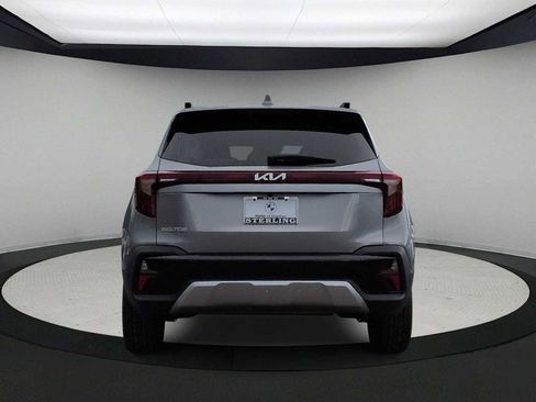 Used 2024 Kia Seltos EX FWD image 7