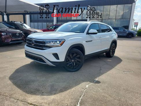 Used 2022 Volkswagen Atlas Cross Sport SE image 1