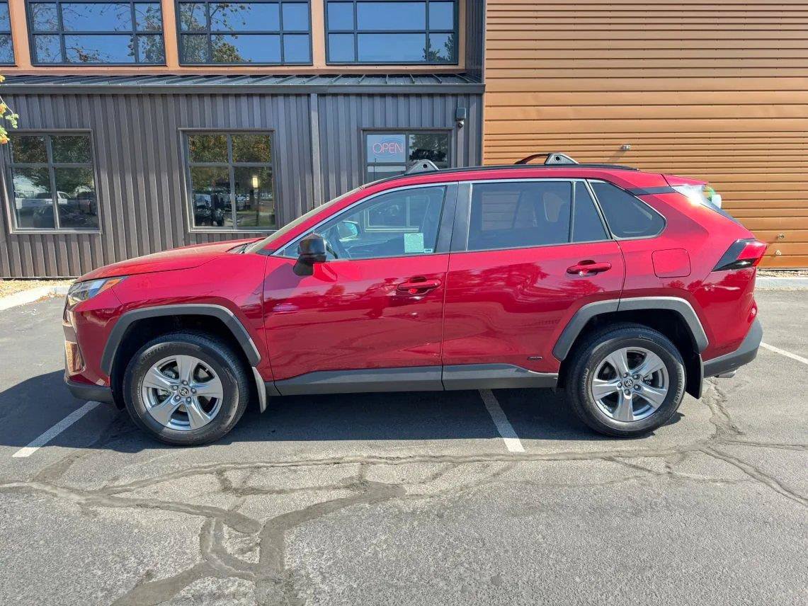 Used 2024 Toyota RAV4 LE AWD/4WD image 2