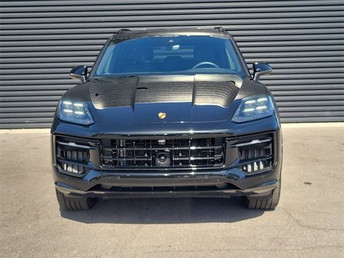 Used 2025 Porsche Cayenne image 10