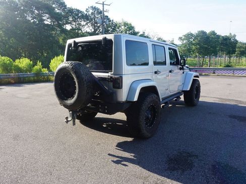 Used 2012 Jeep Wrangler Unlimited Sahara AWD/4WD image 18