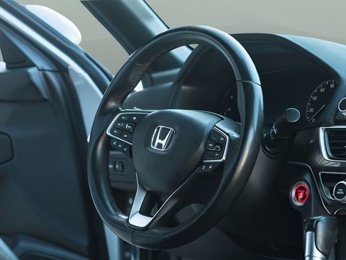 Used 2018 Honda Accord Sport image 18