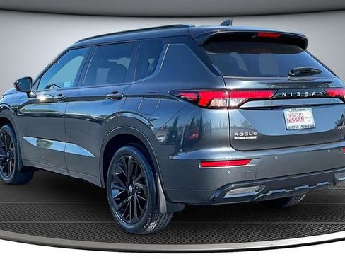 New 2026 Nissan Rogue Platinum image 3