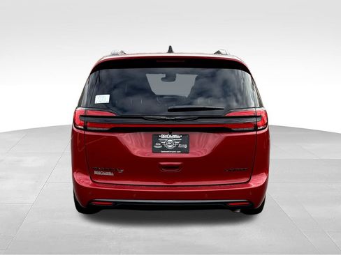 New 2026 Chrysler Pacifica Limited w/ Uconnect Theater Family Group FWD image 6