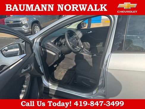 Used 2018 Ford Focus SE FWD image 5