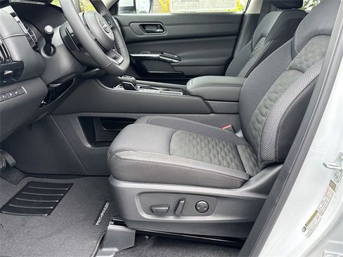 New 2025 Nissan Pathfinder SV w/ SV Premium Package image 10