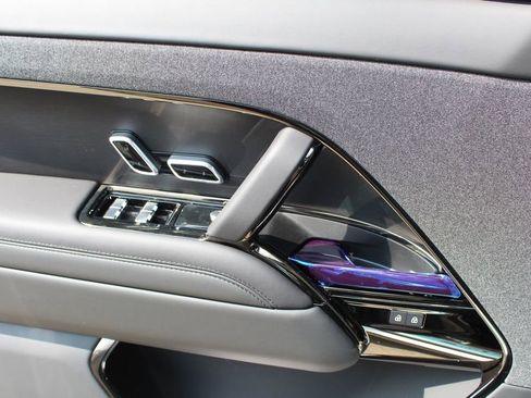 Used 2025 Land Rover Range Rover Sport SE image 18