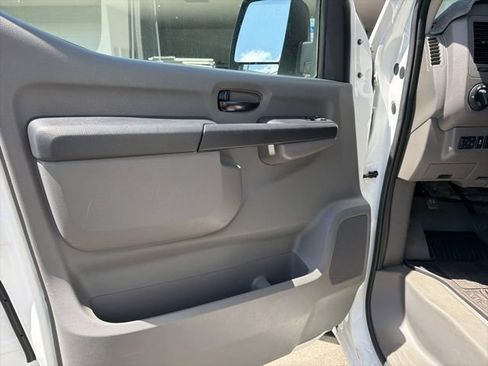 Used 2018 Nissan NV 3500 SV RWD image 24