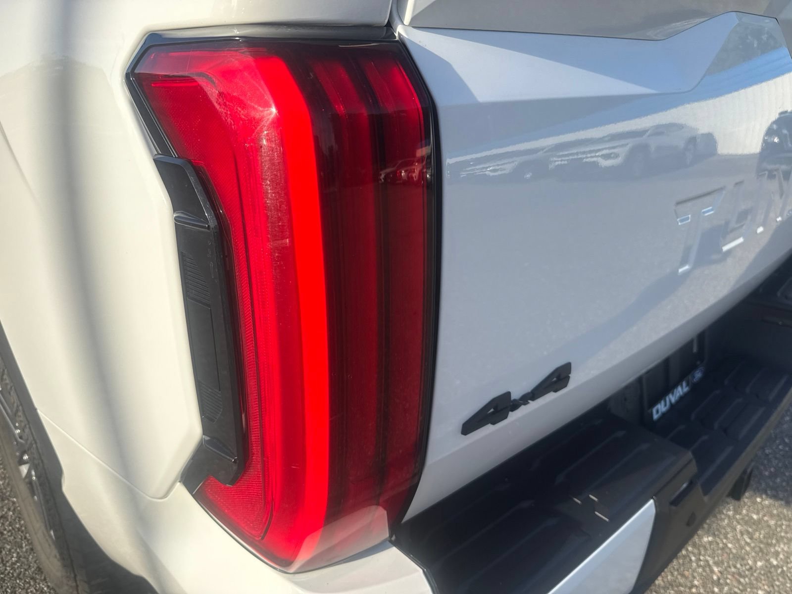 Used 2023 Toyota Tundra SR5 w/ SR5 Convenience Package AWD/4WD image 11