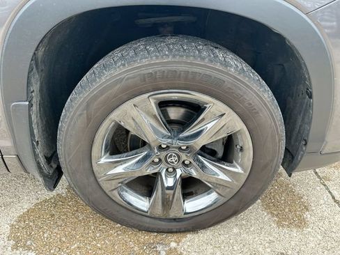 Used 2018 Toyota Highlander Limited Platinum AWD/4WD image 52