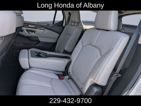 Used 2025 Honda Pilot Touring image 18