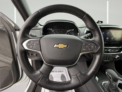 Used 2023 Chevrolet Traverse LT image 21
