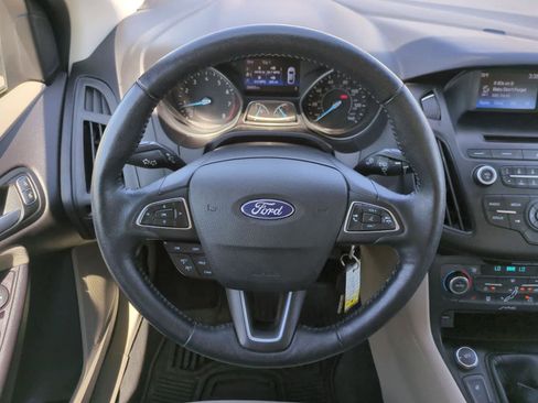 Used 2016 Ford Focus SE w/ SE Cold Weather Package FWD image 22