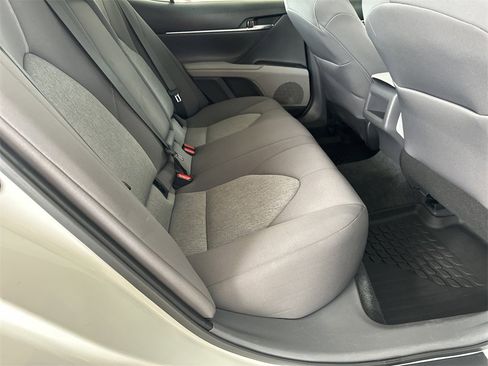Used 2022 Toyota Camry LE image 33