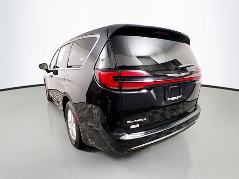Used 2024 Chrysler Pacifica Touring-L FWD image 8
