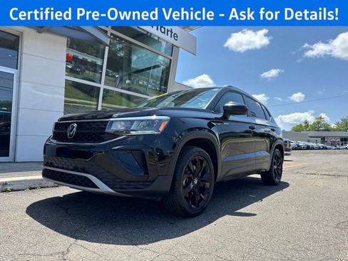 Used 2023 Volkswagen Taos SE w/ Panoramic Sunroof Package AWD/4WD image 2