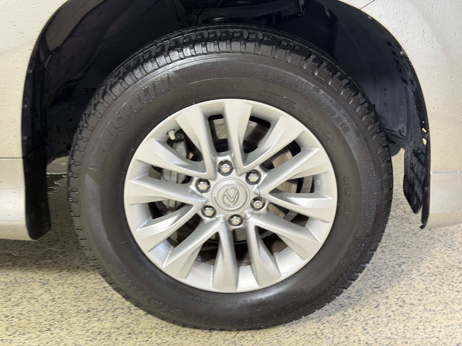 Used 2022 Lexus GX 460 Premium w/ Premium Package AWD/4WD image 9