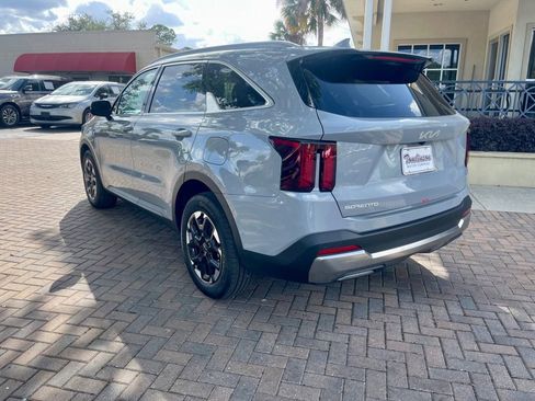 Used 2026 Kia Sorento S w/ S Panoramic Sunroof Package image 3