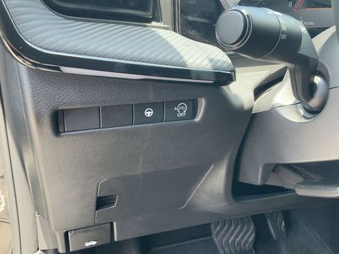 Certified 2025 Nissan Kicks SR FWD image 18