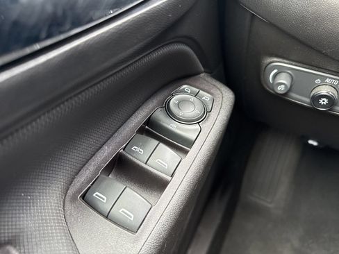 Used 2022 Chevrolet Equinox RS FWD image 37