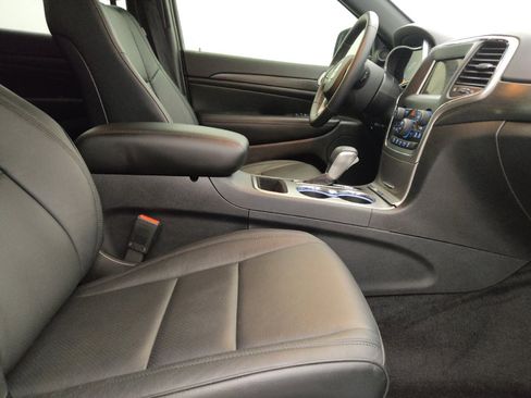 Used 2018 Jeep Grand Cherokee Laredo image 21