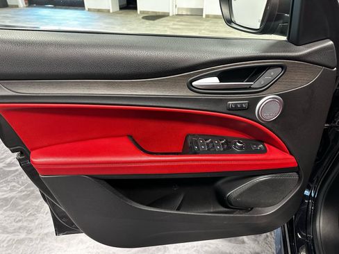Used 2020 Alfa Romeo Stelvio Ti w/ Nero Edizione AWD/4WD image 12