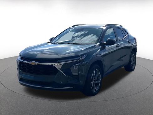 Used 2025 Chevrolet Trax LT image 7