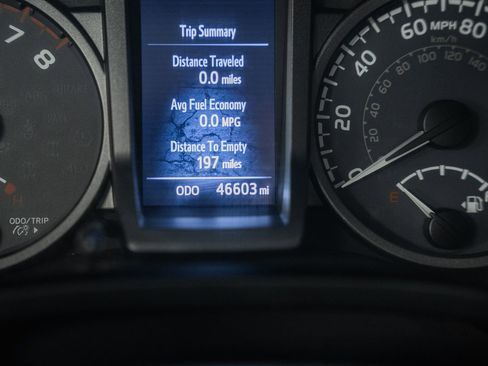 Used 2017 Toyota Tacoma TRD Off-Road image 43