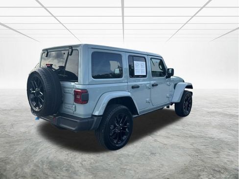 Used 2024 Jeep Wrangler Unlimited Sahara AWD/4WD image 4