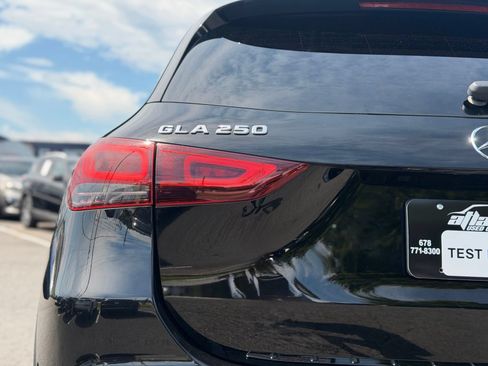 Used 2021 Mercedes-Benz GLA 250 4MATIC w/ Premium Package image 9