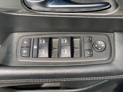 Used 2025 Chrysler Pacifica Select FWD image 13