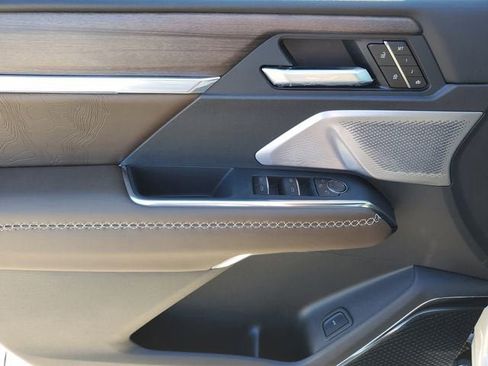 New 2026 GMC Acadia Denali Ultimate image 17